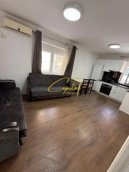 Tirane, jepet me qera zyre Kati 2, 120 m² 1.000 € (ISH BLLOKU)