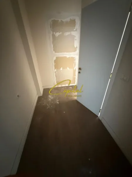 Tirane, jepet me qera zyre Kati 3, 95 m² 1.000 € (ISH BLLOKU)