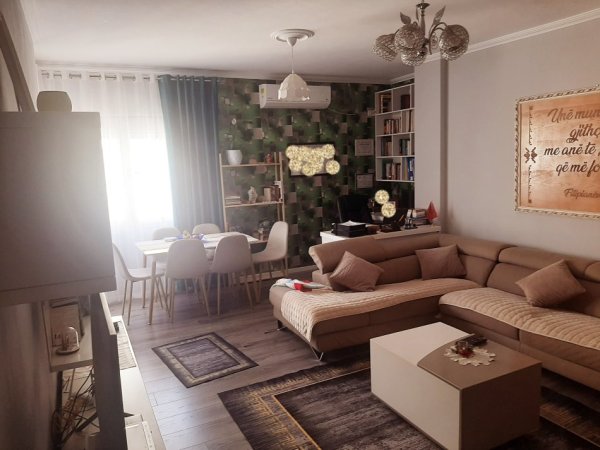Tirane, shes apartament 2+1+Ballkon Kati 3, 80 m² 155.000 € (Rruga Rexhep Bastar)