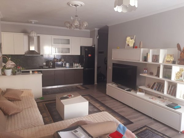 Tirane, shes apartament 2+1+Ballkon Kati 3, 80 m² 155.000 € (Rruga Rexhep Bastar)