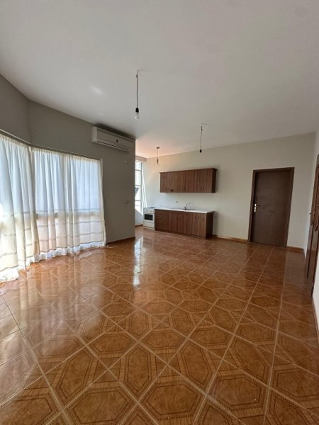 Tirane, jepet me qera apartament 2+1+Ballkon Kati 2, 350 € 