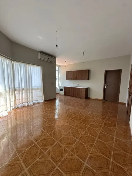 Tirane, jepet me qera apartament 2+1+Ballkon Kati 2, 350 € 