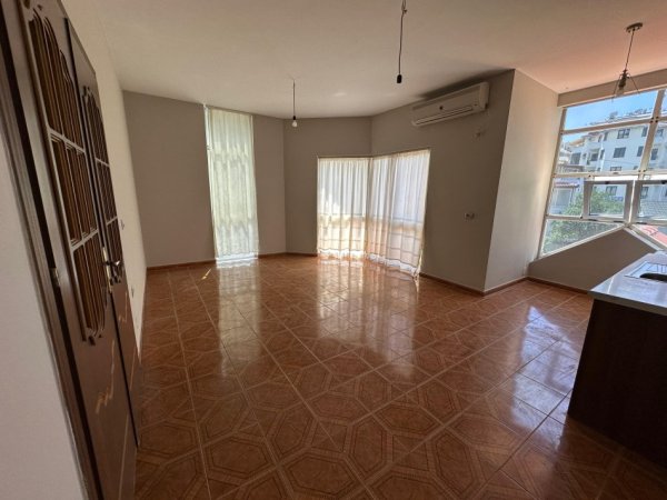 Tirane, jepet me qera apartament 2+1+Ballkon Kati 2, 350 € 