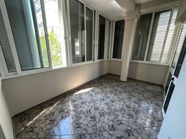 Tirane, jepet me qera apartament 2+1+Ballkon Kati 2, 350 € 