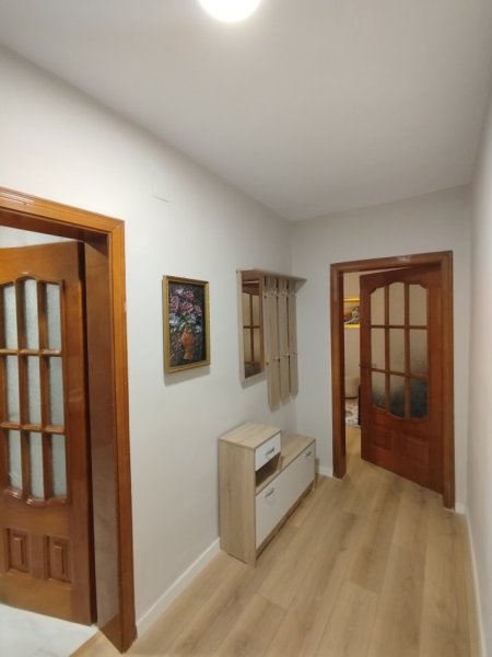 Shqiperi, jepet me qera apartament 1+1+Aneks+Ballkon Kati 3, 550 € (Rr Pjeter Budi)