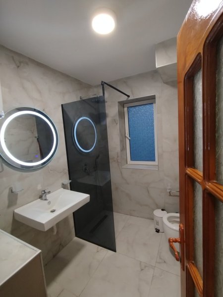 Shqiperi, jepet me qera apartament 1+1+Aneks+Ballkon Kati 3, 550 € (Rr Pjeter Budi)