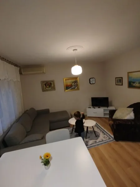 Shqiperi, jepet me qera apartament 1+1+Aneks+Ballkon Kati 3, 550 € (Rr Pjeter Budi)