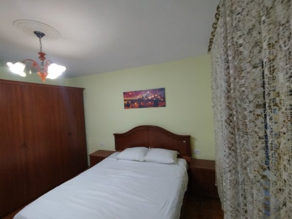 Shqiperi, jepet me qera apartament 1+1+Aneks+Ballkon Kati 3, 550 € (Rr Pjeter Budi)