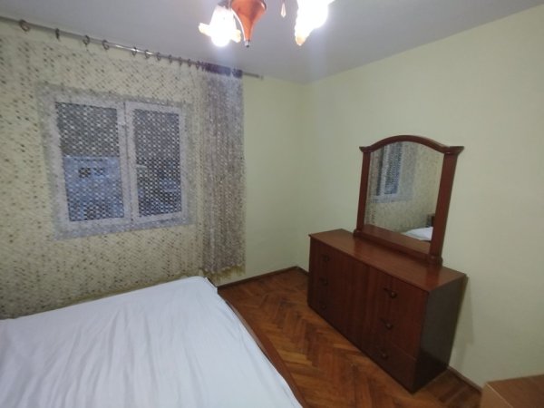 Shqiperi, jepet me qera apartament 1+1+Aneks+Ballkon Kati 3, 550 € (Rr Pjeter Budi)
