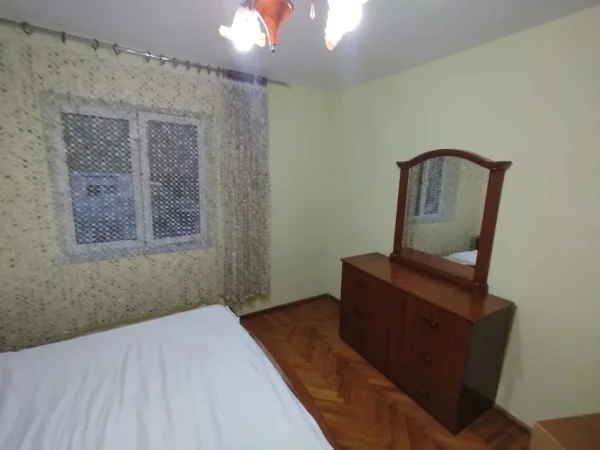 Shqiperi, jepet me qera apartament 1+1+Aneks+Ballkon Kati 3, 550 € (Rr Pjeter Budi)