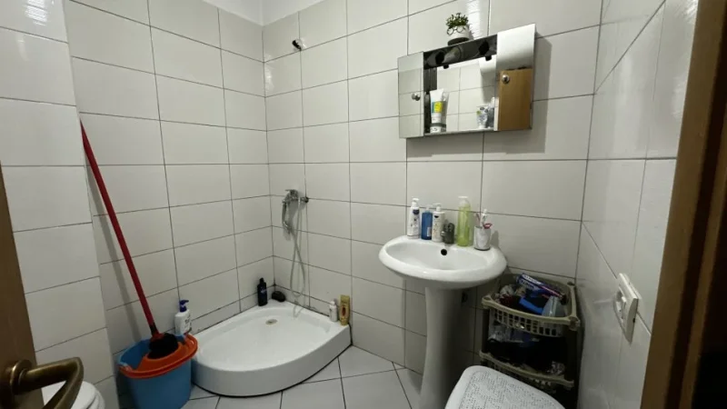 Tirane, jepet me qera apartament 1+1+Ballkon Kati 4, 65 m² 400 € (Astir)