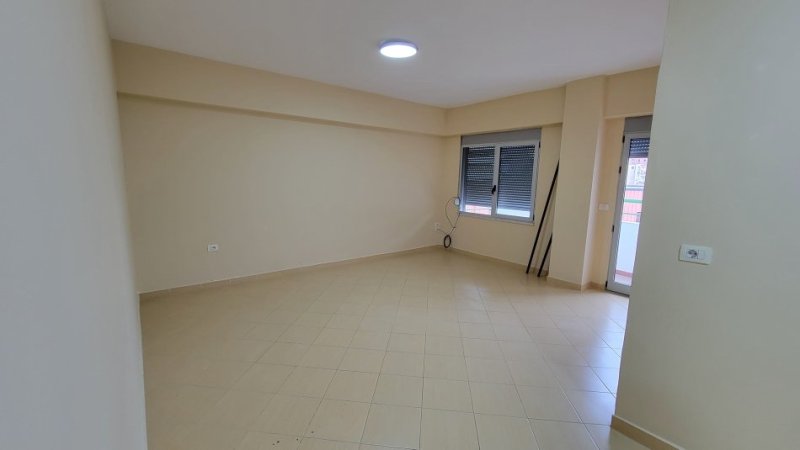 Tirane, jepet me qera apartament 1+1 Kati 4, 400 € (Kompleksi halili)