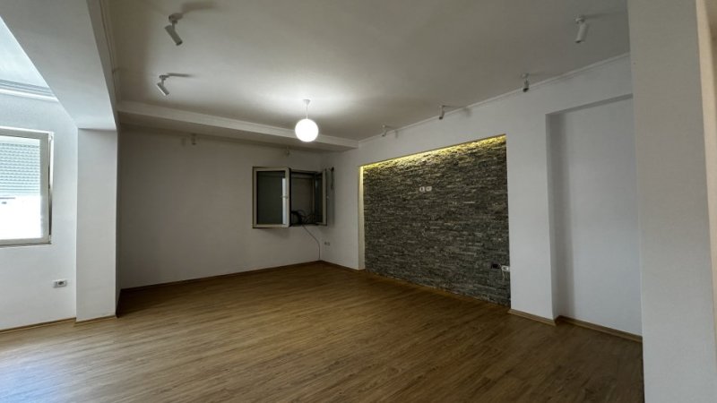 Tirane, jepet me qera apartament 2+1+Aneks+Ballkon Kati 5, 125 m² 600 € (Selite)
