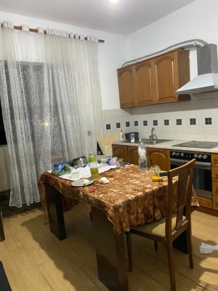 Tirane, jepet me qera apartament 2+1+Ballkon Kati 2, 70 m² 450 € (RRUGA E KAVAJES)