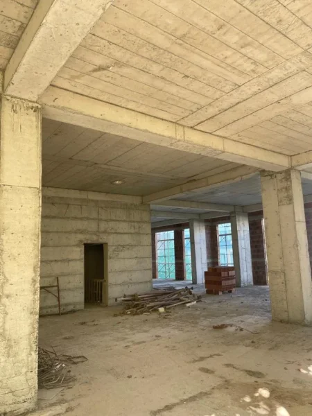 Durres, jepet me qera ambjent biznesi Kati 1, 452 m² 1.700 €