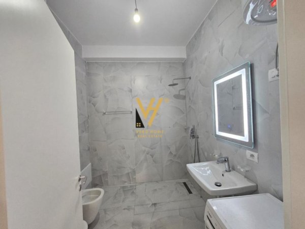 Tirane, jepet me qera apartament 2+1+Ballkon Kati 4, 85 m² 500 € (ALI DEMI)
