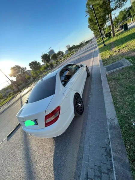Tirane, shitet makine MERCEDES BENZ C CLAS W204 2010 Nafte, e bardhë manuale Klima 215 km 6.500 €
