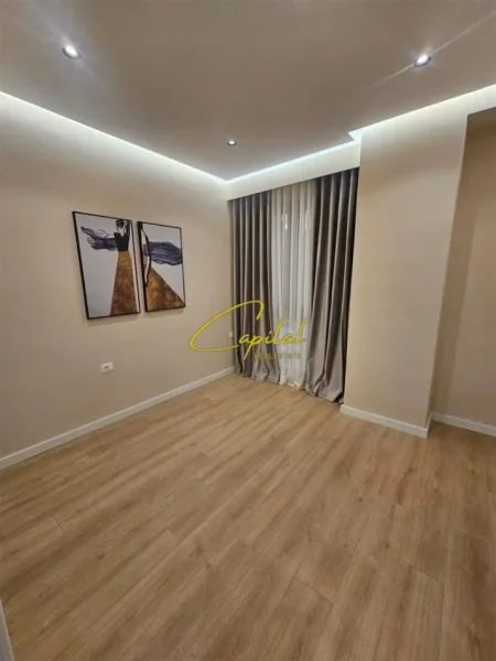 Tirane, shitet apartament 2+1 Kati 3, 106 m² 265.000 € (PAZARI I RI)