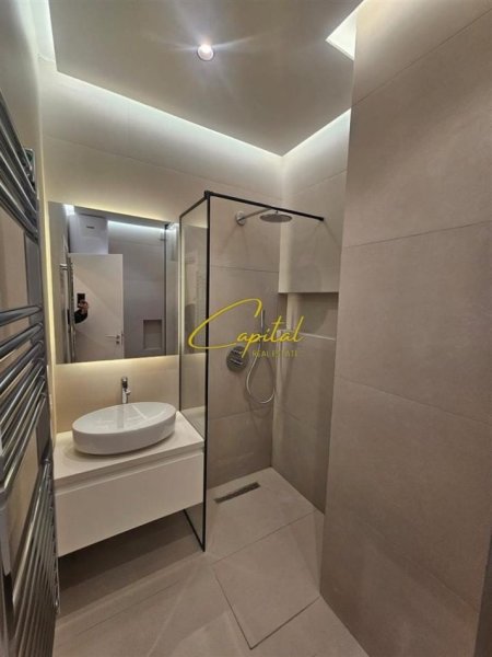 Tirane, shitet apartament 2+1 Kati 3, 106 m² 265.000 € (PAZARI I RI)
