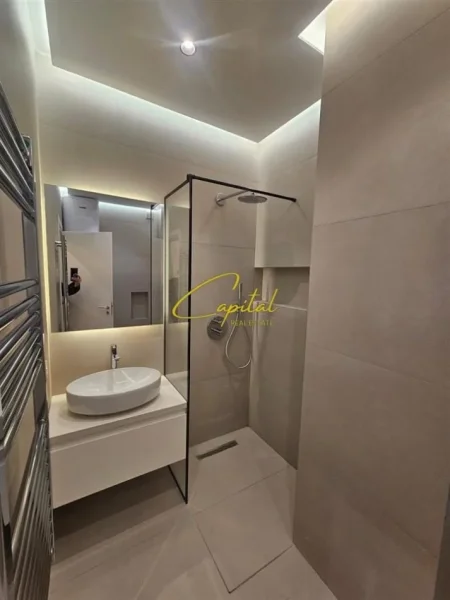 Tirane, shitet apartament 2+1 Kati 3, 106 m² 265.000 € (PAZARI I RI)