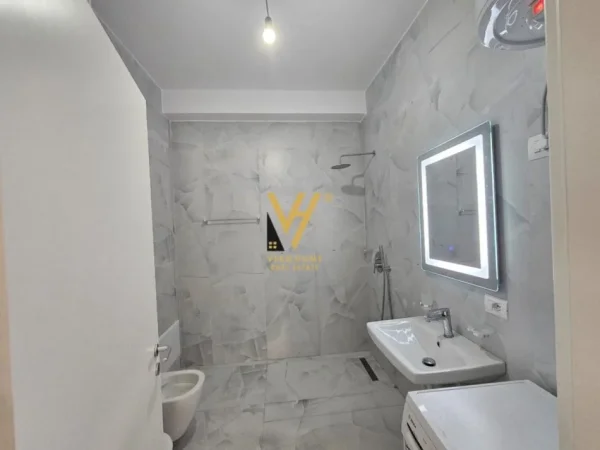 Tirane, shitet apartament 2+1+Ballkon Kati 4, 85 m² 148.750 € (ALI DEMI)