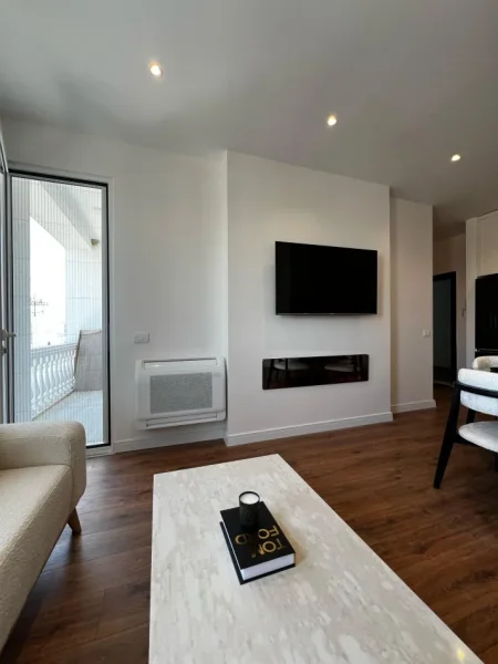 Tirane, jepet me qera apartament 2+1+Ballkon Kati 5, 85 m² 450 € (Paskuqan, White Palace)