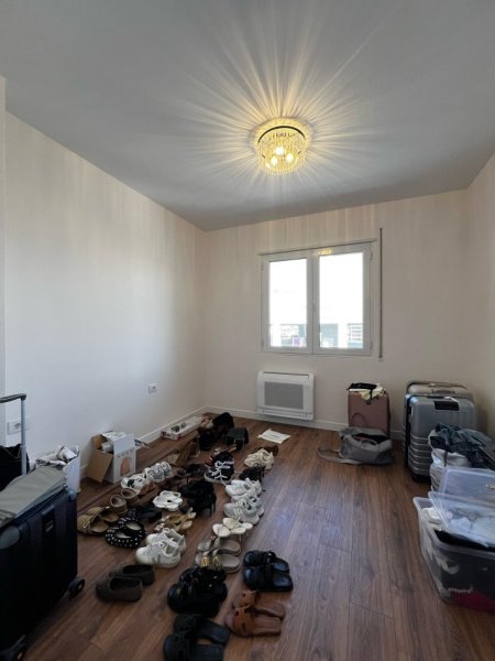 Tirane, jepet me qera apartament 2+1+Ballkon Kati 5, 85 m² 450 € (Paskuqan, White Palace)
