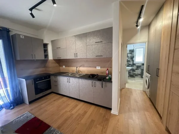 Tirane, jepet me qera apartament 1+1+Ballkon Kati 3, 70 m² 550 € (Selite)