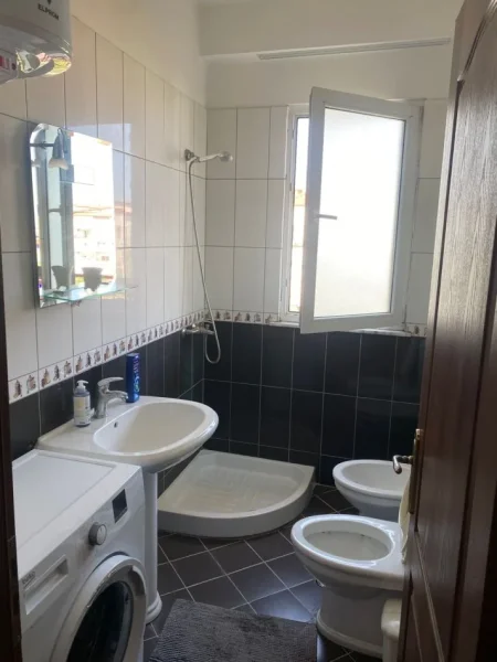 Jepet me qera apartament 2+1+Ballkon Kati 4, 100 m² 500 € (Kodra e Diellit, Fondacioni Eleonora)