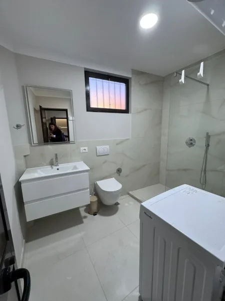Tirane, jepet me qera shtepi 1+1 , 70 m² 600 € (rruga qemal stafa)