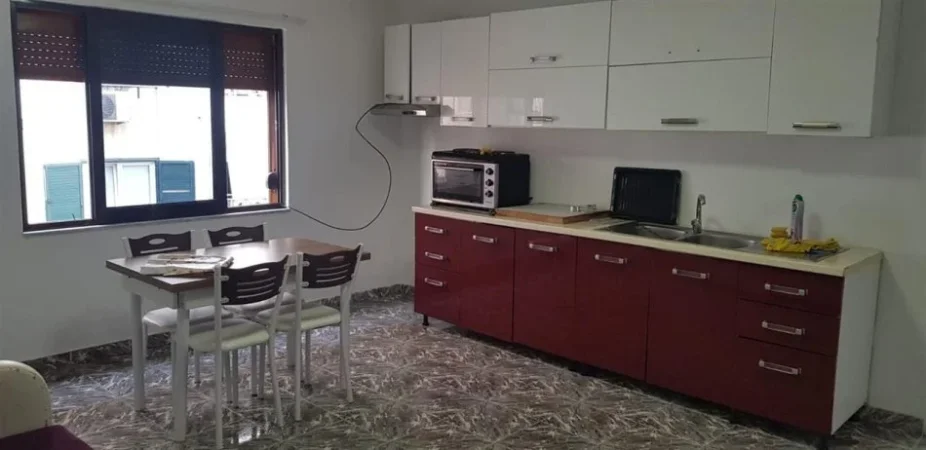 Tirane, jepet me qera apartament 2+1 , 80 m² 600 € 
