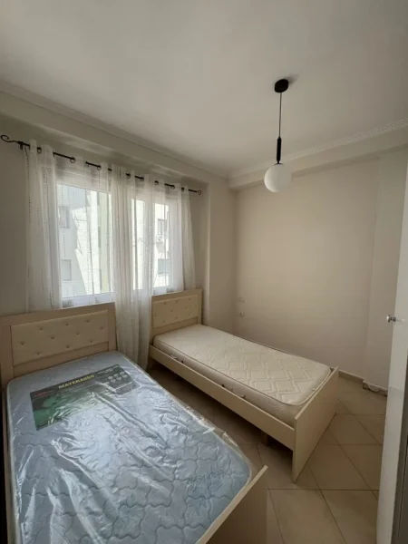 Tirane, jepet me qera apartament 2+1+Ballkon Kati 3, 85 m² 450 € (Rruga Bill Klinton)