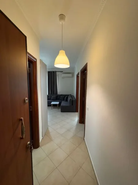 Tirane, jepet me qera apartament 2+1+Ballkon Kati 3, 85 m² 450 € (Rruga Bill Klinton)