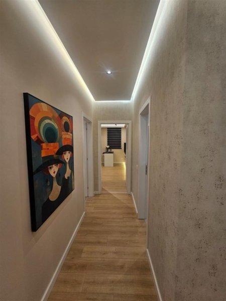 Tirane, shitet apartament 2+1 Kati 3, 107 m² 265.000 € (Prane Xhangollit)