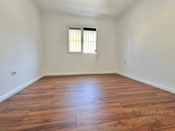 Tirane, shitet apartament 1+1+Ballkon Kati 2, 63 m² 122.000 € 