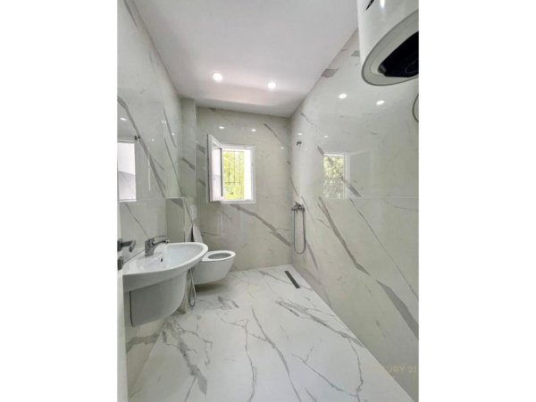 Tirane, shitet apartament 1+1+Ballkon Kati 2, 63 m² 122.000 € 