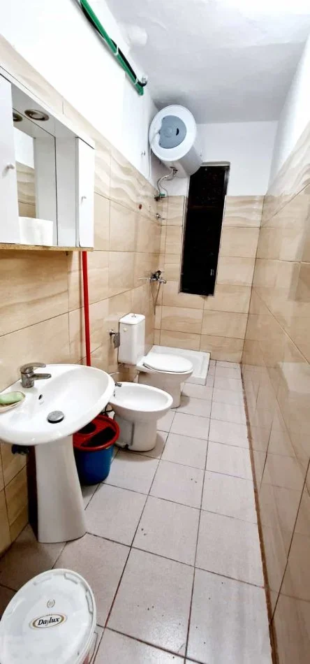 Tirane, jap me qera apartament 2+1 Kati 4, 75 m² 450 € (rruga bardhyl)