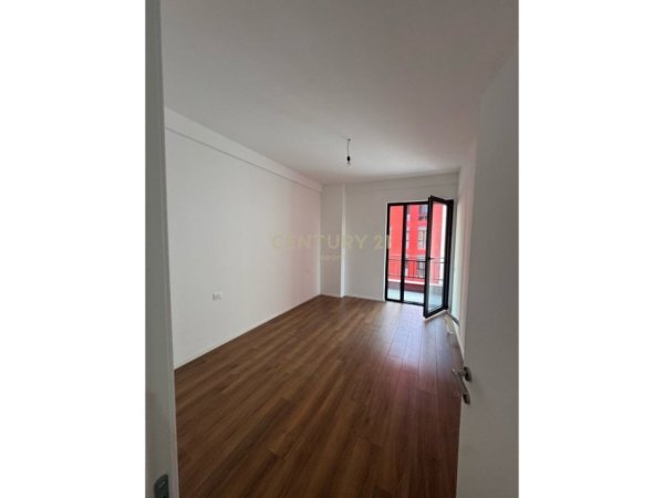 Tirane, shitet apartament 2+1+Ballkon Kati 4, 95 m² 190.500 € 