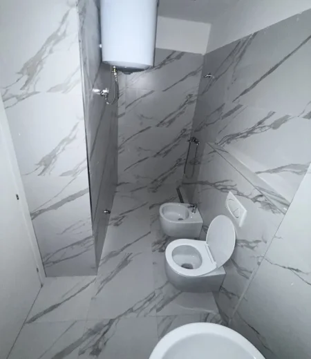 Tirane, jepet me qera zyre Kati 2, 105 m² 500 € (kompleksi oazis)