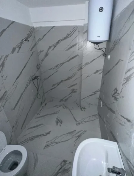 Tirane, jepet me qera zyre Kati 2, 105 m² 500 € (kompleksi oazis)