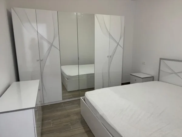 Tirane, jap me qera apartament 1+1 Kati 1, 70 m² 350 €