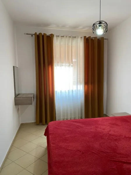 Tirane, jepet me qera apartament 1+1+Ballkon Kati 4, 65 m² 400 € (Astir prane xhamero bar)