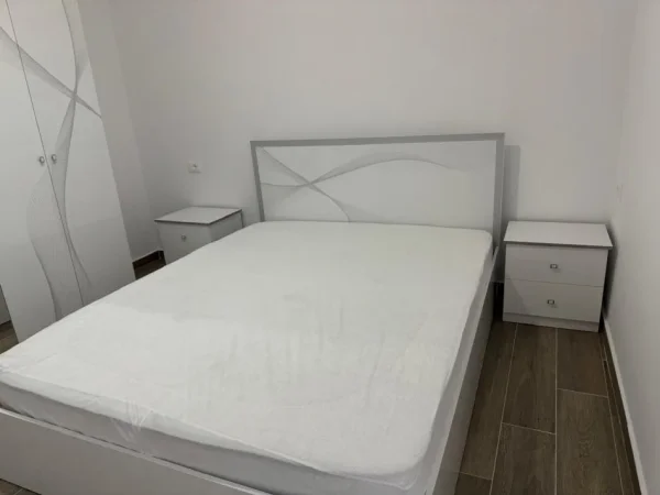 Tirane, jap me qera apartament 1+1 Kati 1, 70 m² 350 €