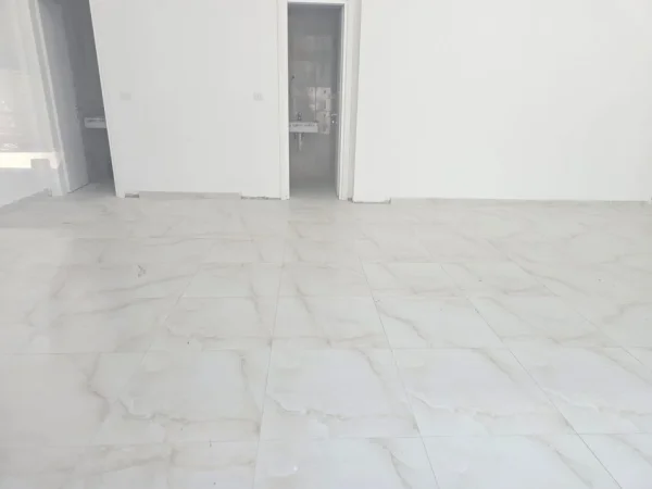 Tirane, jepet me qera dyqan Kati 0, 85 m² 1.200 € (don bosko)