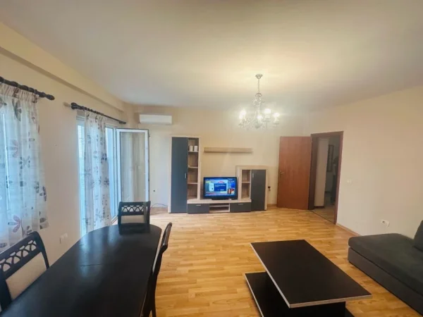 Tirane, jepet me qera apartament 2+1+Ballkon Kati 3, 95 m² 430 € (Kodra e diellit prane market Cok)