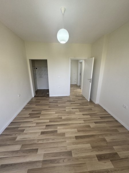 Tirane, shes apartament 2+1+Ballkon Kati 4, 76 m² 155.000 € (Rr. Mine peza prane prokurorise)