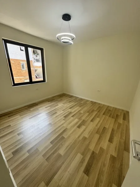 Tirane, shes apartament 2+1+Ballkon Kati 4, 76 m² 150.000 € (Rr. Mine peza prane prokurorise)