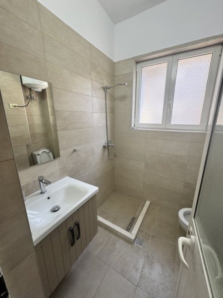 Tirane, shes apartament 2+1+Ballkon Kati 4, 76 m² 155.000 € (Rr. Mine peza prane prokurorise)