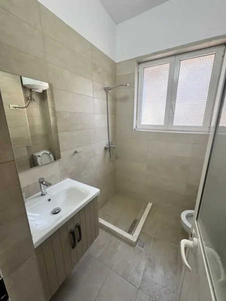 Tirane, shes apartament 2+1+Ballkon Kati 4, 76 m² 150.000 € (Rr. Mine peza prane prokurorise)
