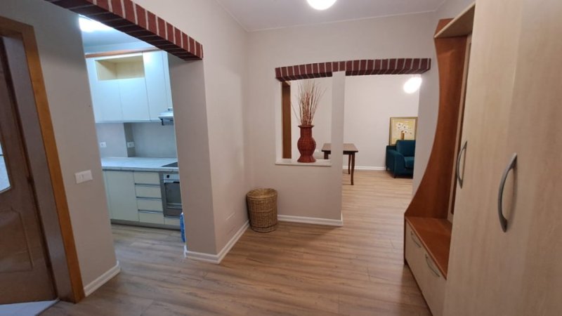 Tirane, jepet me qera apartament 1+1 Kati 3, (Perballe ish Pirro Mani) 50,000 Leke